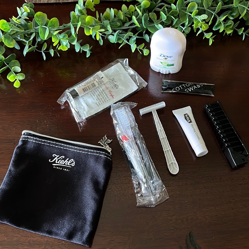 Kiehl's for Delta travel pouch with 10 items